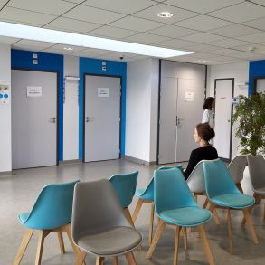 Salle d'attente de radiothérapie de Saint-Malo